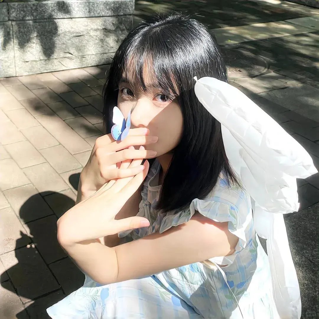 弱比少男闯女校